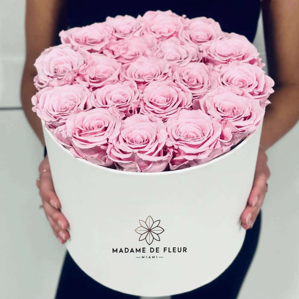 medium-white-round-box-preserved-roses
