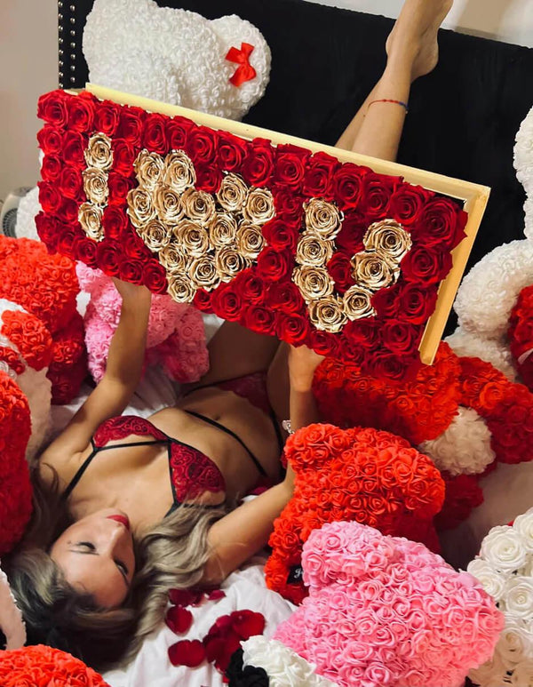 De Lux Acrylic I Love U Box - Preserved Roses