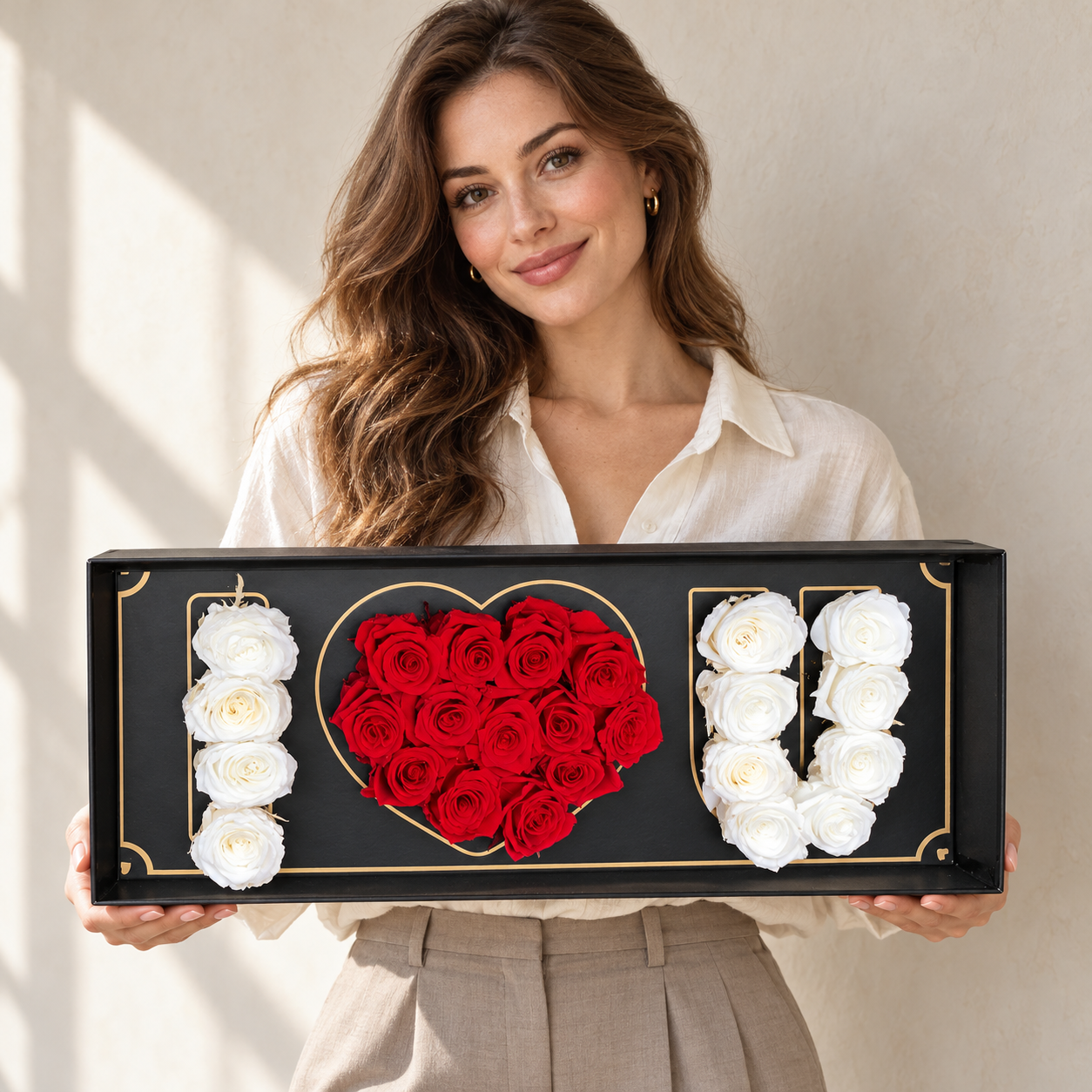 I Love You Box - Preserved Roses — model photo